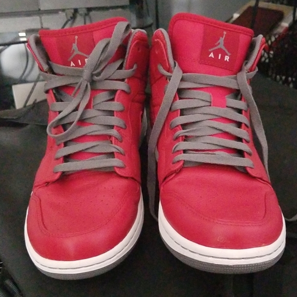 Sneakers - Picture 2 of 4